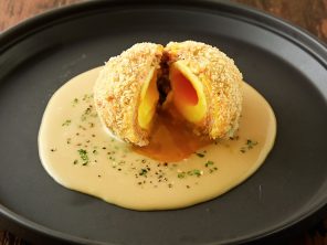 食品OEMと業務用のたれ､ソースの泉万醸造（イヅマン） |半熟スコッチエッグ  トリュフホワイトソース
