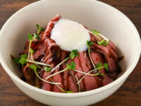 炭火焼風ローストビーフ丼