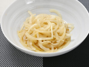 食品OEMと業務用のたれ､ソースの泉万醸造（イヅマン） |青からオニオンスライス チャンアチ風